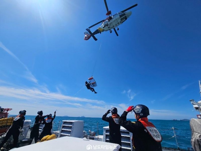헬기와 합동훈련을 진행하는 여수해경(2).jpg